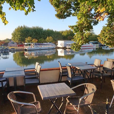 Auberge Du Pont Canal Hotell Briare Exteriör bild