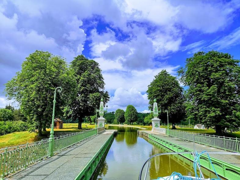 Auberge Du Pont Canal Hotell Briare Exteriör bild