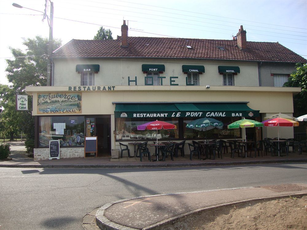 Auberge Du Pont Canal Hotell Briare Exteriör bild